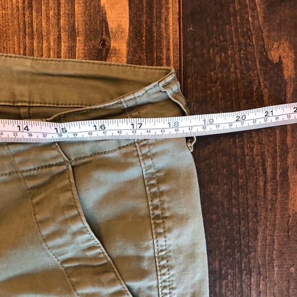 CAbi Olive Green Traveler Cargo Jogger Pants Utility Pockets Zippered Legs Sz 10 - Picture 11 of 13